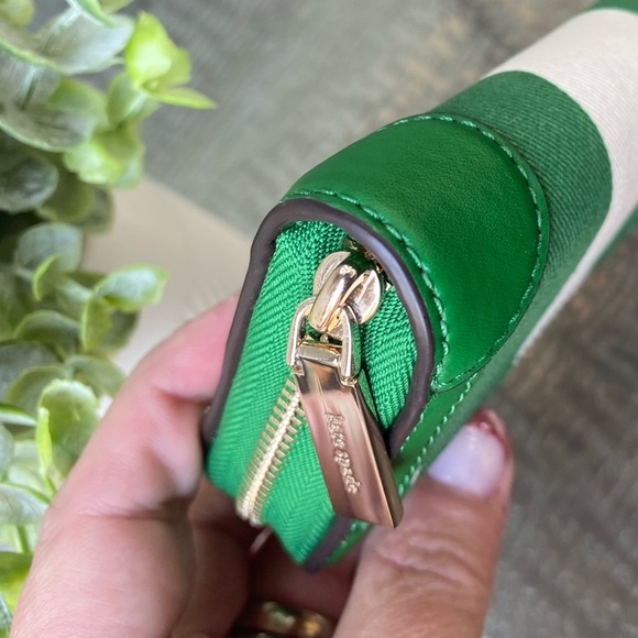 Kate Spade Traveler Even Stripe Jacquard Zip Card Case Wallet - EUC! - Picture 4 of 8